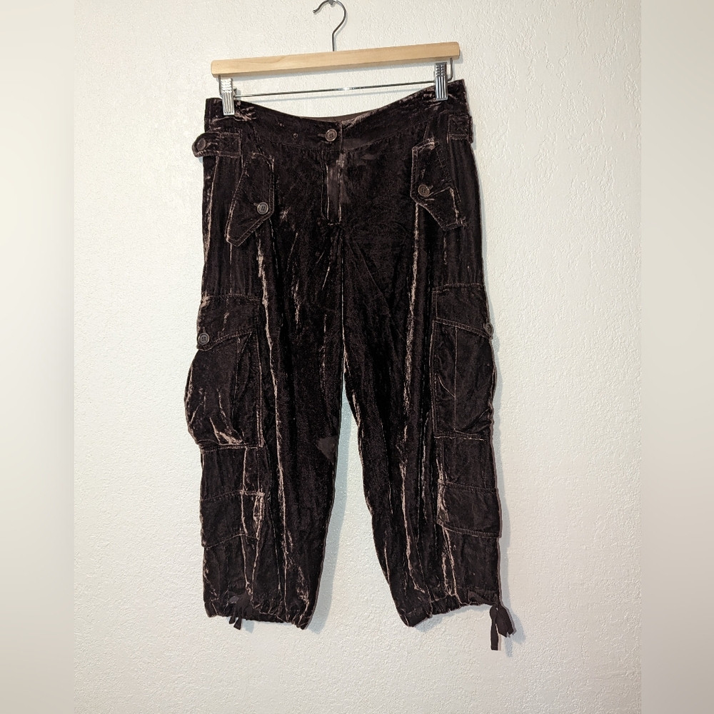 BCBG maxazria 90s Y2K brown velvet velour cargo capris.